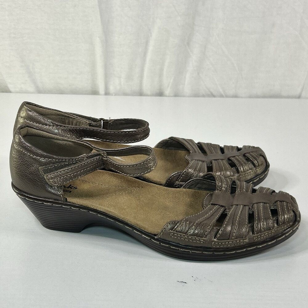Clarks WENDY SUITE Size 7 Bronze Leather Block Heel Closed Toe Sandals Shoes